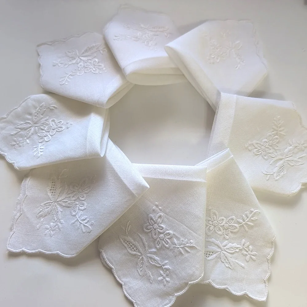 Vintage Set 25 Scallop Edged Embroidered Cloth Cocktail Napkins, 6.5